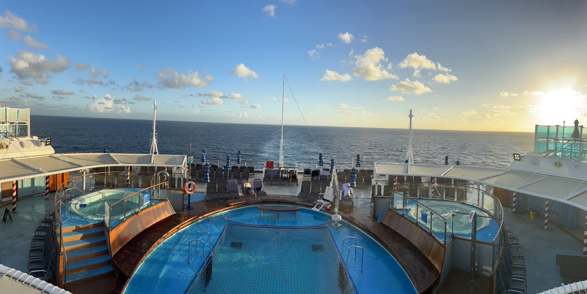 mmailman52's tweet image. @palmer_cary @Mrpalmer18 @duciswild #Morningview #Caribbean GOOD MORNING AMERICA 🙏🏻 @MarioAndretti