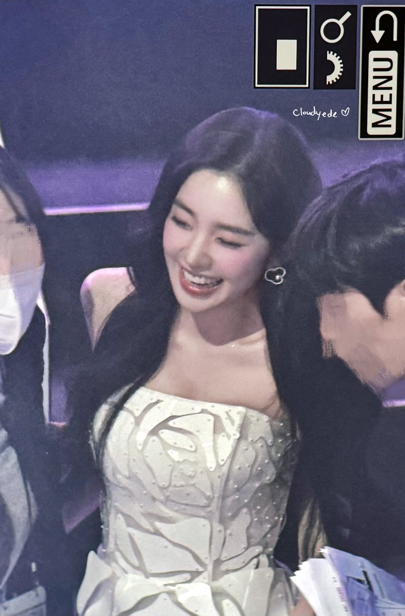 joohyunsama's tweet image. Ijboling after got slipped 😭 thank God she&apos;s fine 🤍