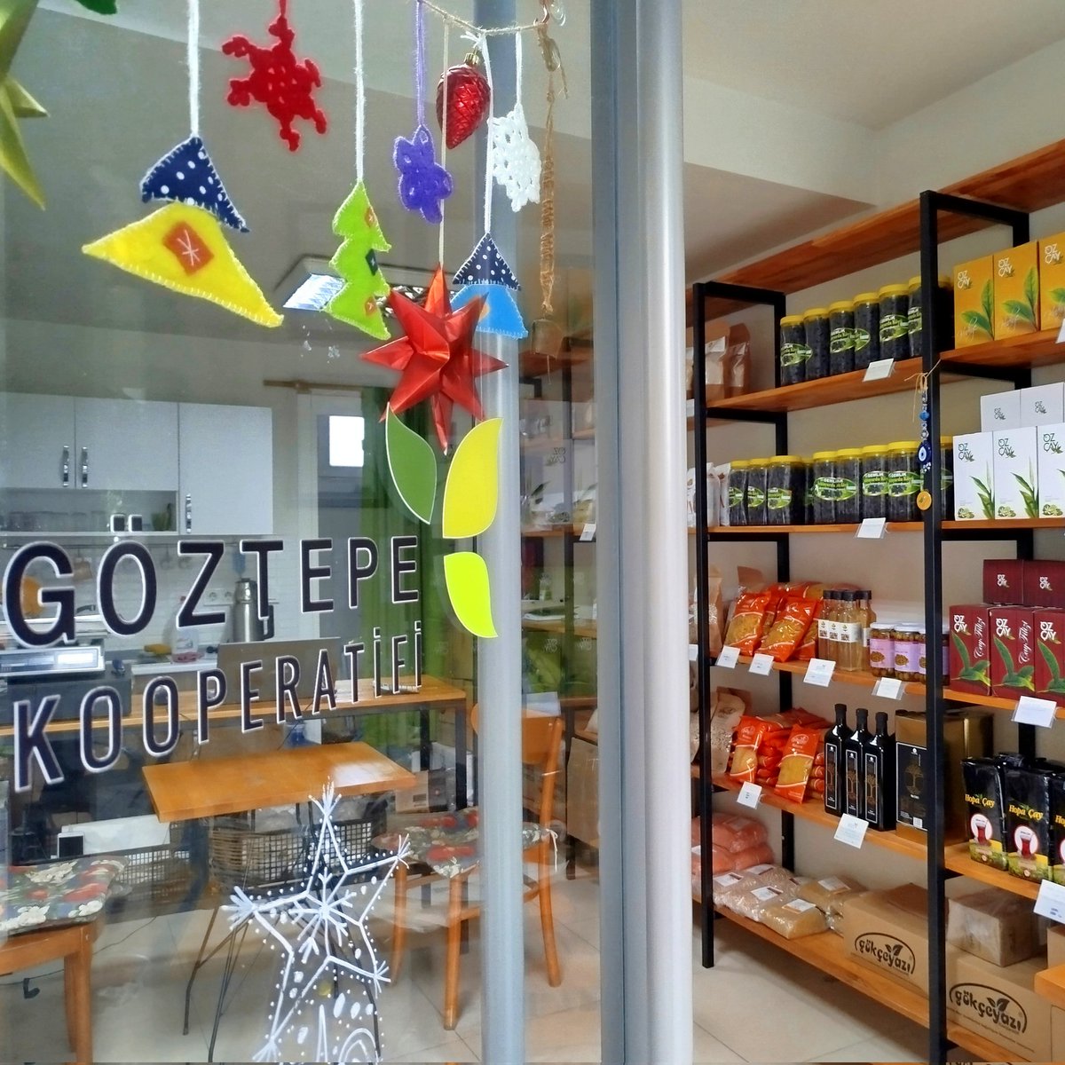 GoztepeKoop's tweet image. Tarladaki emeği sofranızdaki leziz ve katkısız ürünlere dönüştüren Kooperatif ürünleri Göztepe&apos;de... 

#göztepekoop #kooperatif #kooperatifçilik #gıdahakkı #gıdaegemenliği #dayanışma #yaşamıbirlikteörgütlüyoruz