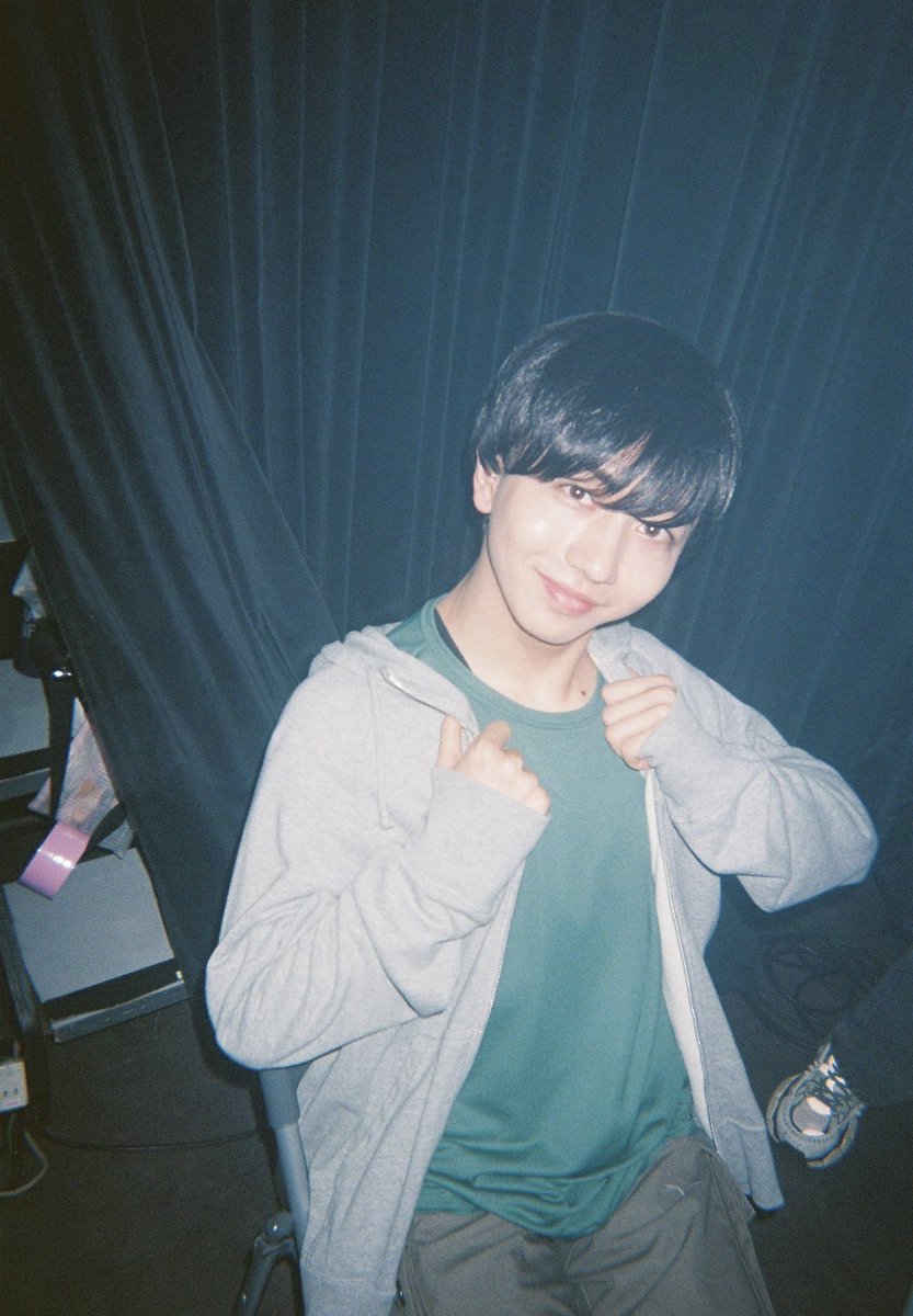 ✦┈┈┈𝙤𝙛𝙛 𝙨𝙝𝙤𝙩┈┈┈✦

アイに出会った頃の千明くん🍄
まだ、パンクのパの字も知りません🍄

黒髪ウィッグにノリノリの #長野凌大 さんです🍄

＼　放送情報　／
📺毎週㊍𝟐𝟓時𝟏𝟓分～
💘配信
𝙏𝙑𝙚𝙧 tver.jp/series/srqg6n8…
𝙁𝙊𝘿 fod.fujitv.co.jp/title/30cc/

#ドラマパントラ