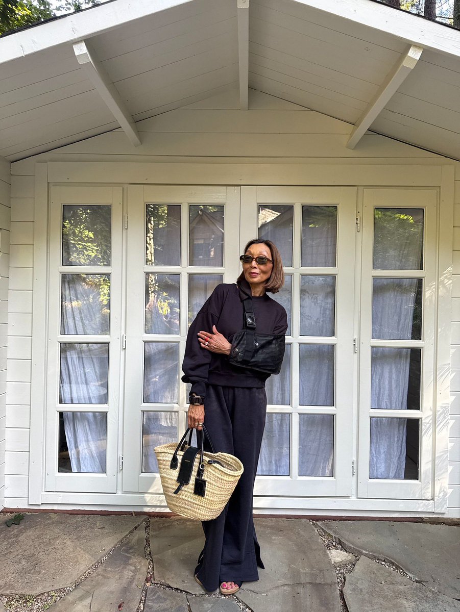 Ara Thomas tweet media