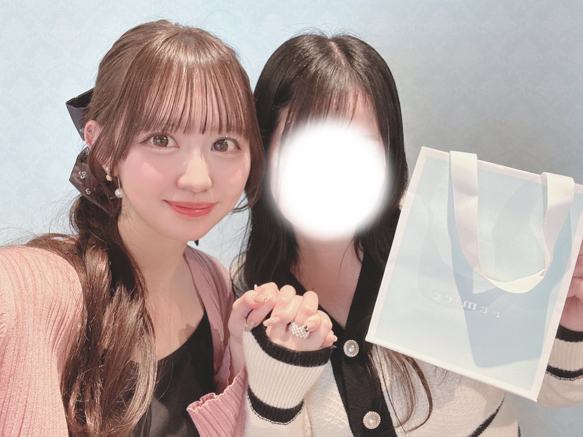 963___m's tweet photo. 久しぶりにさくらちゃんに会ってきた🩵やっぱさくらちゃんって生でみると５億倍かわいい･･･すきぃ･･･( ᵕ ᵕ̩̩ )かわいいヘアアクセも買えて幸せ( ᵕ ᵕ̩̩ )
手握られて大照れキモオタしてしまった✌️ｗ https://t.co/hYFyPcN440