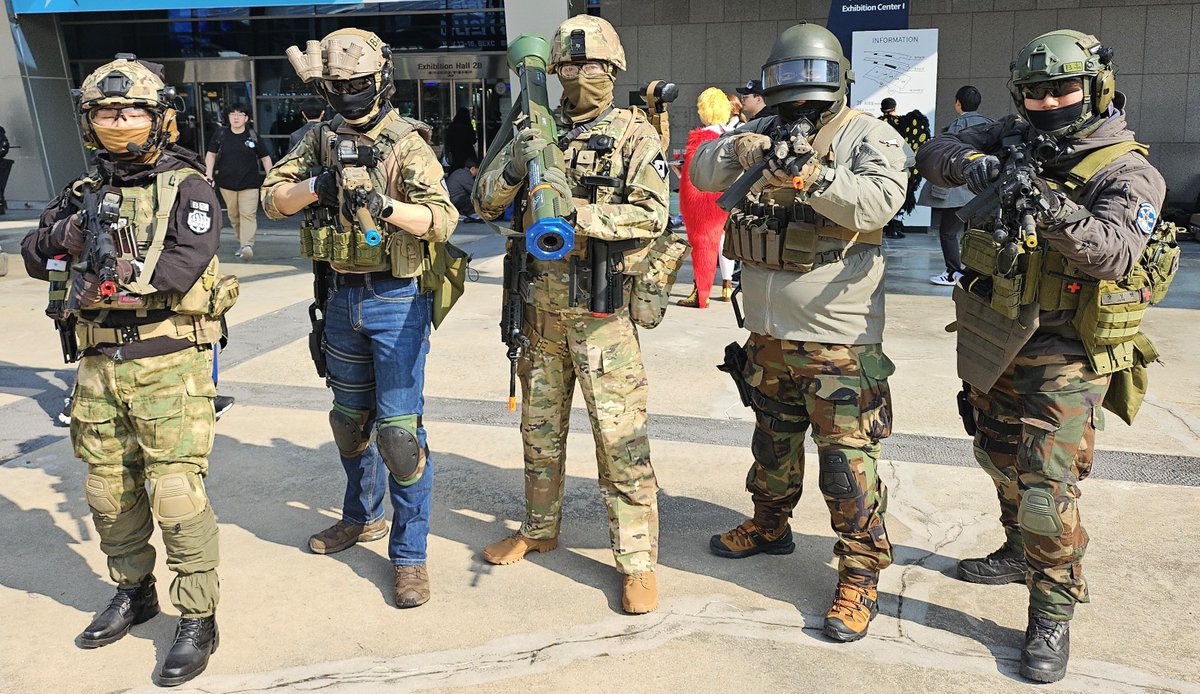 RONY8155's tweet image. 지스타 금요일에도 많은 타르코프 코스어들과 촬영했습니다
#Gstar2025 #Battlefield6 #Tarkov #cosplay