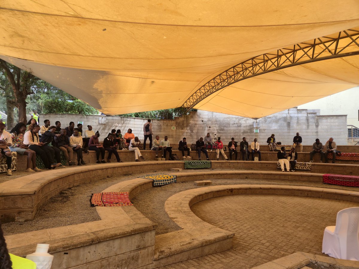 gp_kenyagroup's tweet image. For too long, single-use plastics have been choking our planet, polluting and harming our environment. 
This is a celebration of innovation, community power and the game-changing impact of refill and reuse systems! #RefillAndReuse #Sustainability  @Greenpeaceafric
@MutwolGerance