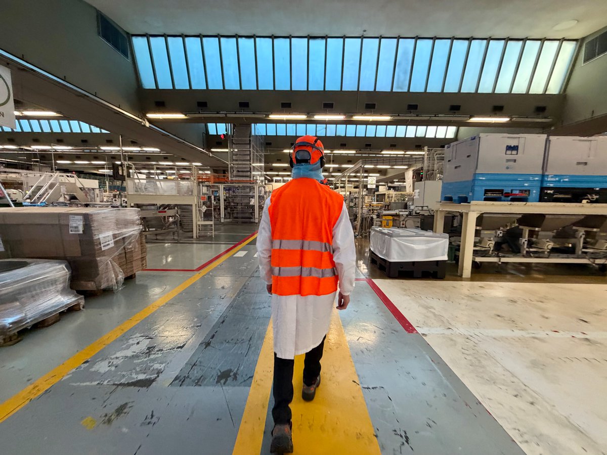 ambasciatasvizz's tweet image. Dolce tappa umbra per #InCamminoConLaSvizzera
L’Amb. Balzaretti, con il Presidente e Amministratore Delegato del Gruppo Nestlé in🇮🇹, Marco Travaglia, ha visitato lo stabilimento #Perugina di San Sisto, che contribuisce in modo significativo al tessuto produttivo e sociale umbro.