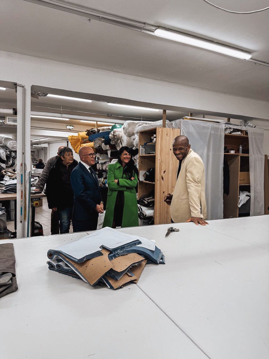 C_Dintorni's tweet image. Du croquis au prototype, le savoir-faire du Point Français incarne la force créative de notre pays.
 
Défendre ces ateliers, c’est défendre nos emplois, notre industrie et notre souveraineté. 🇫🇷