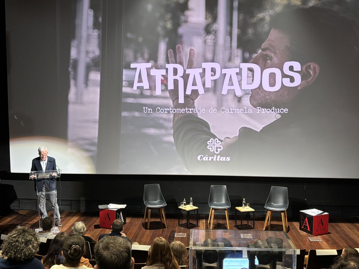 Comienza la presentación de #Atrapados, un corto que nos enfrenta a #LaRealidadQueEs.

Manuel Bretón, presidente de Cáritas: “Queremos llegar al gran público. El cine es un vehículo de emociones y el cine español nos ha acercado muchas veces a la realidad”.