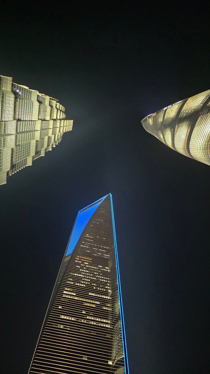 HeTouchroad's tweet photo. Three tall buildings in Shanghai. https://t.co/tKxzrlKPP0