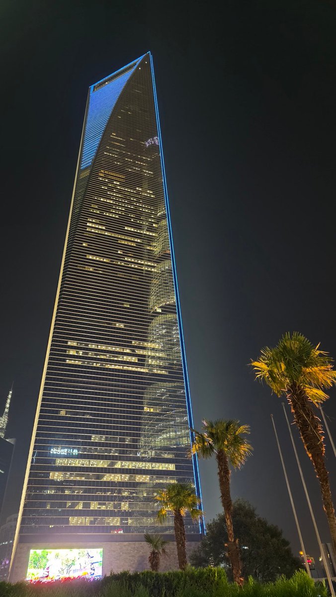 HeTouchroad's tweet photo. Three tall buildings in Shanghai. https://t.co/tKxzrlKPP0