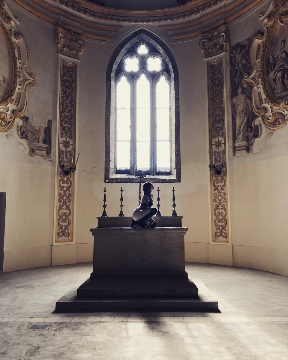 sfDomme's tweet image. Could you face down a god? 

Taken a lifetime ago in Capri