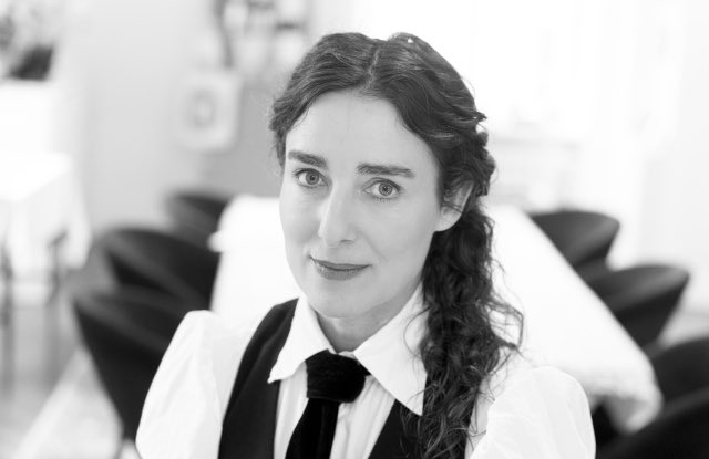 TECKNADE JUDISKA LIV!
I samband med jubileet ”250 år av judiskt liv i Sverige” presenterar vi ett samtal med Joanna Rubin Dranger om hur hon gestaltat det svenska judiska arvet i serieform.
Lördag 22/11  15.00
Kulturbiblioteket, vån 2
Fri entré 
kulturhusetstadsteatern.se/bibliotek/teck…