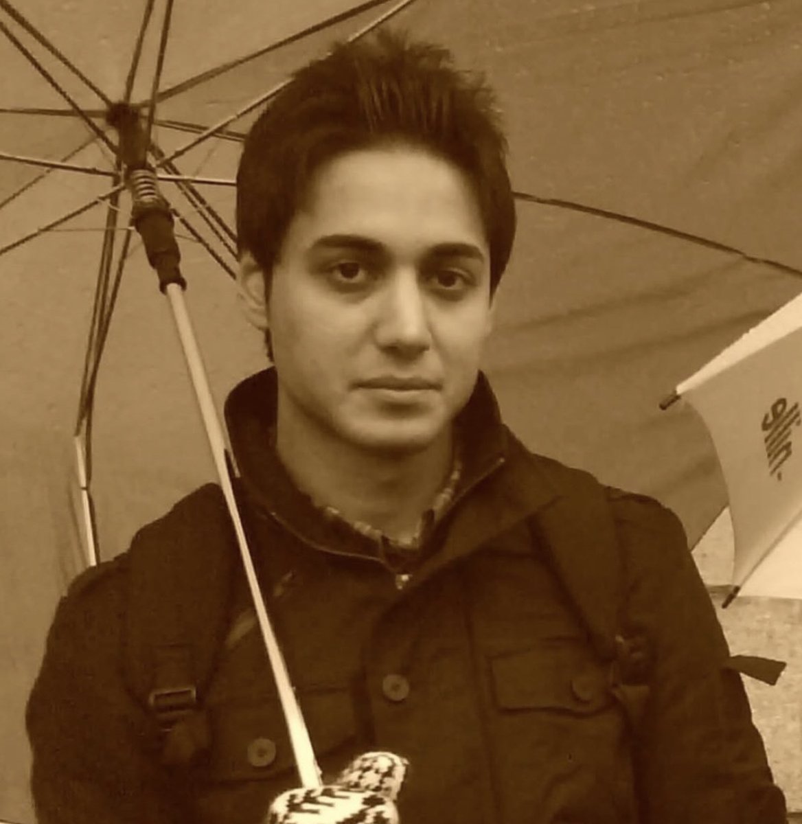 اون شب شوم و بارانى حتى چترى بالاى سرت نبود…💔
يادت جاويد عزيز دل وطن🕊️
#کیانوش_سنجری