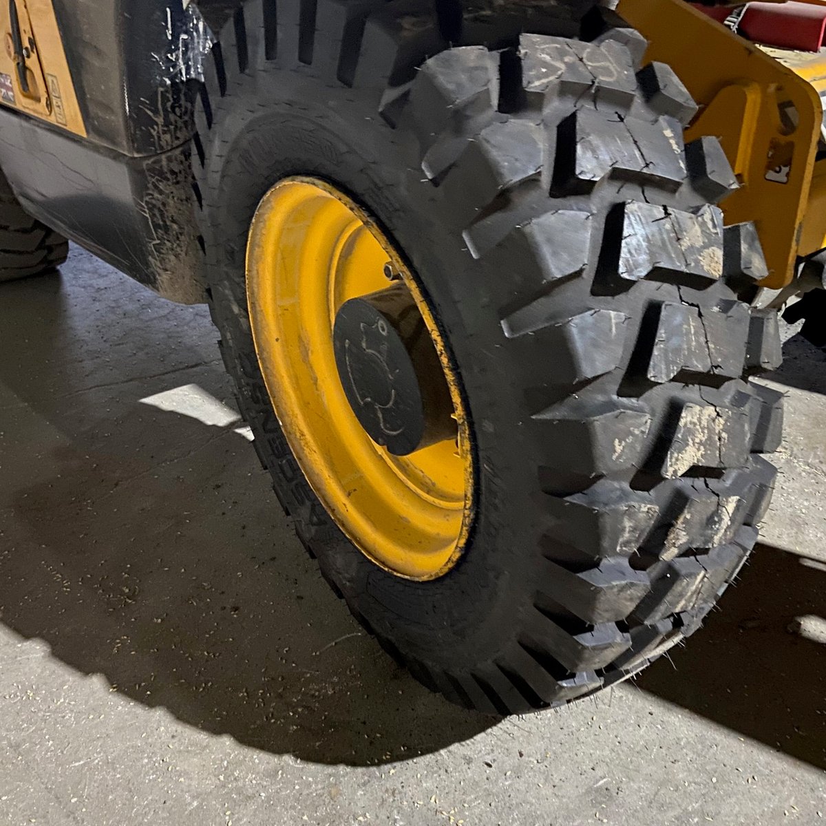 Our #Ascenso #WLB550 tyres fitted by #bushmobile offers exceptional levels of grip &amp; the ability to carry really heavy loads. That's exactly why #SimpsonMaltlLtd wanted them fitting to their #JCBtelehandler at their  Maltings facility in Norfolk. #bushtyres #neverstoprising