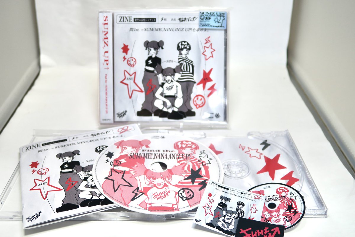 1999Graphics's tweet image. 【 #デザフェス グッズ紹介③📢】

📖ZINE Album 1st💿&amp;amp;2nd📼
📖各700円

架空のジャケットビジュアル等を中心にデザインし、まとめたZINEを2種類発売します！
1stがCD、2ndがカセットテープがメインとなっており、ZINEには曲ごとテーマなどの設定も載せてあります！
ぜひお手に取ってご覧ください！