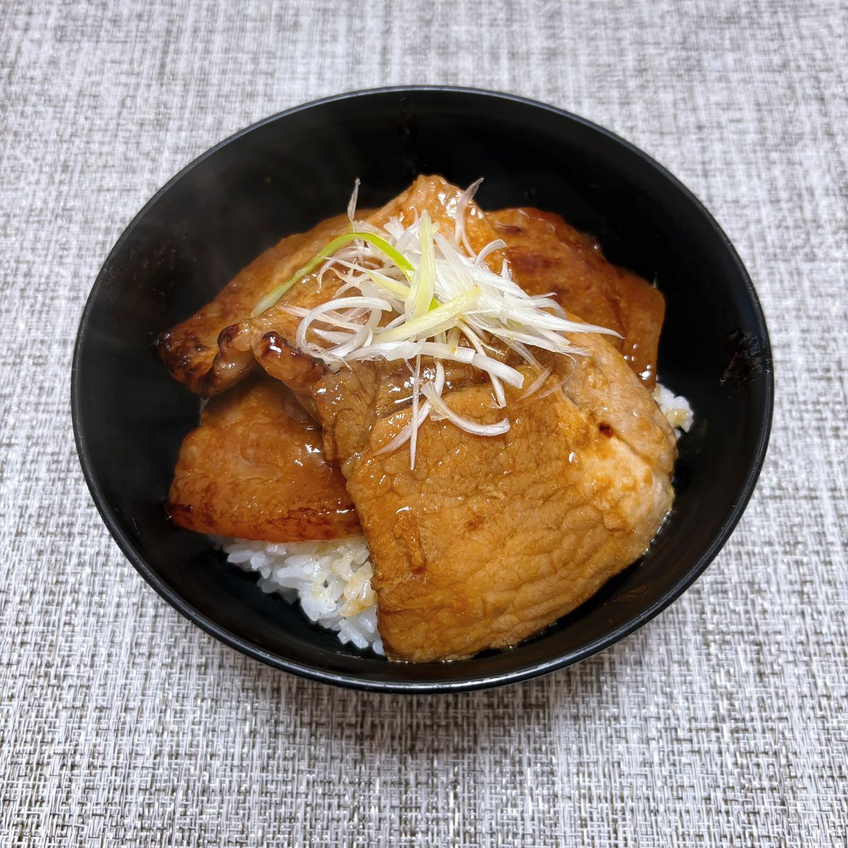 7FDqopm4kS57626's tweet image. 北海道生まれ和食処とんでん【公式】様
(@tonden_jp)

SNSプレゼントCPにて当選🎉
とんでん特製豚丼の具5食をいただきました🎁

フライパンで焼くだけなので簡単☺️
お肉がとても柔らかくて
特製甘辛ダレも美味しかったです😋✨️
この度はありがとうございました🍀