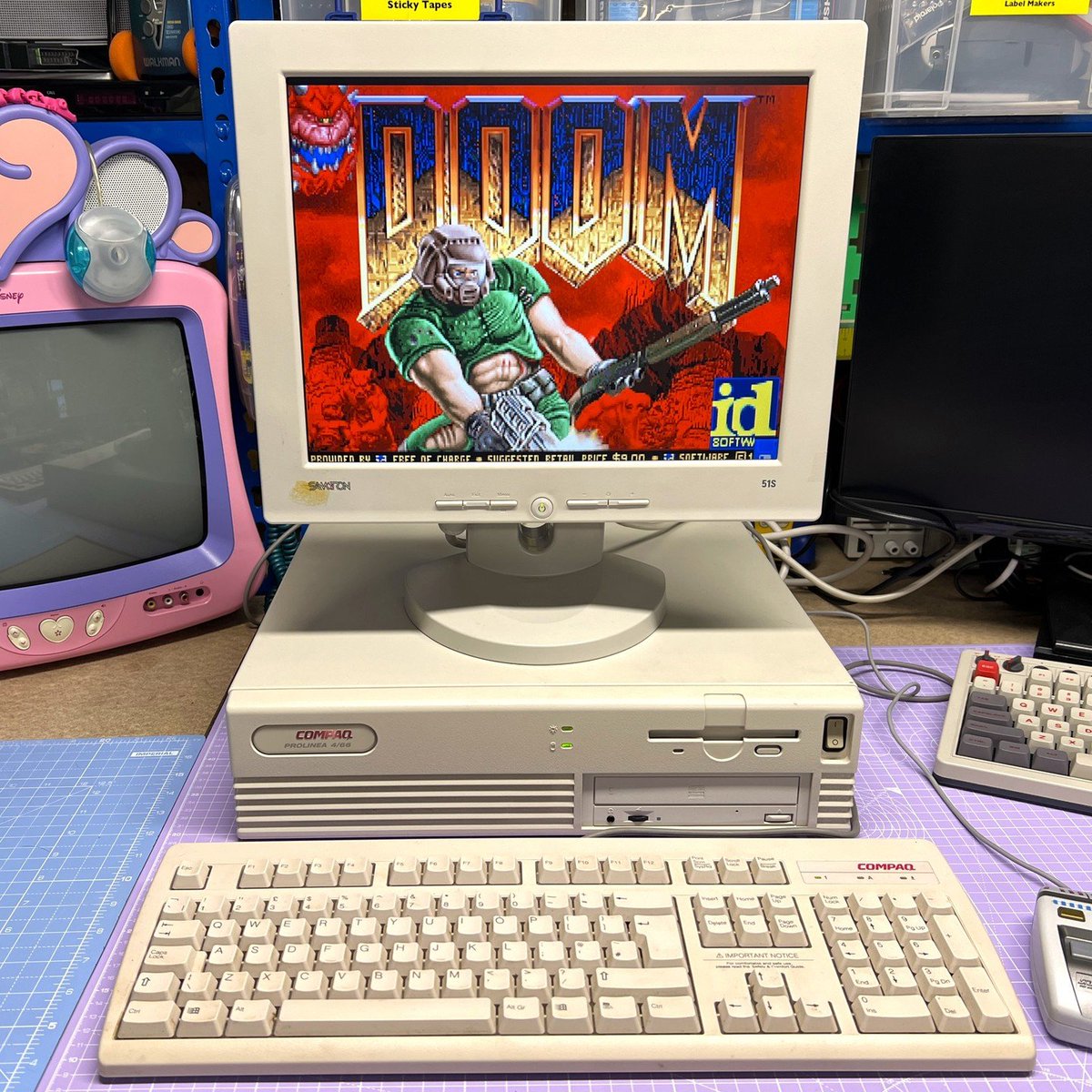 Who else played DOOM on the incredible Compaq 486 DX2-66 and felt