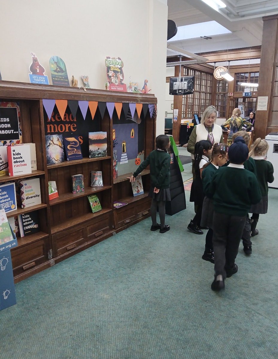 TheOaklandsBham's tweet image. Year 3 had an amazing time exploring Acocks Green Library. They spent time choosing texts and taking part in book talk with one another. #library #readingforpleasure 📕