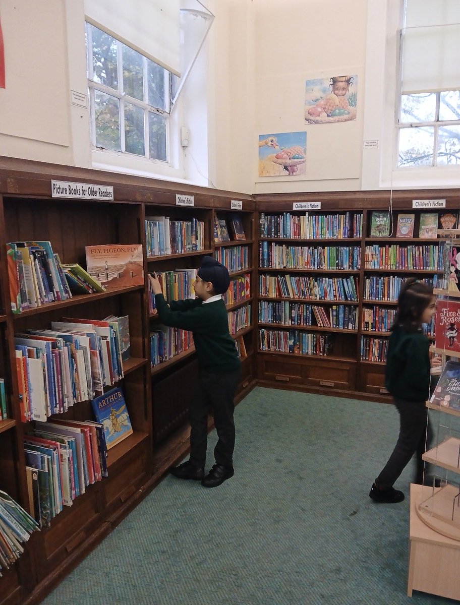 TheOaklandsBham's tweet image. Year 3 had an amazing time exploring Acocks Green Library. They spent time choosing texts and taking part in book talk with one another. #library #readingforpleasure 📕