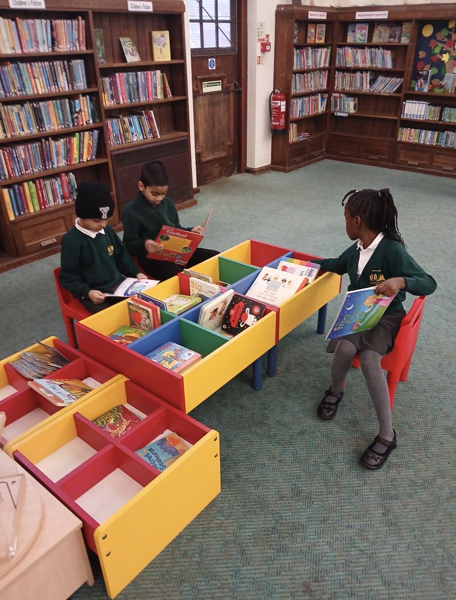 TheOaklandsBham's tweet image. Year 3 had an amazing time exploring Acocks Green Library. They spent time choosing texts and taking part in book talk with one another. #library #readingforpleasure 📕