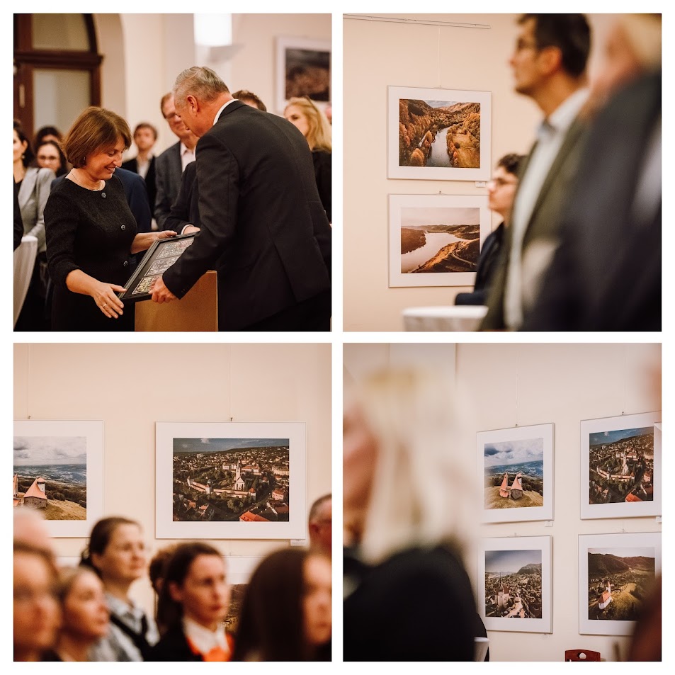 ROEmbGermany's tweet photo. Promoting Romania in #Berlin as a tourist destination via #MureÈCounty and @VTransilvanica. Event held in the presence of the State Adviser for Romanians Abroad #AnaMariaGeanÄ and ICR President #LiviuJicman. ðFor more â¹ïž in ð·ðŽ: https://t.co/fHR3v3Ytp3
#145RODE #145ANI #145JAHRE https://t.co/547zr7ZCp9