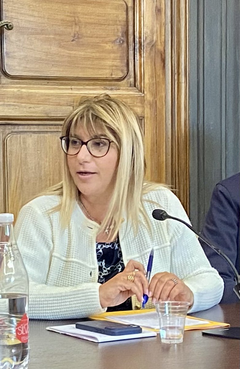 CislNazionale's tweet photo. #DanielaFumarola a Firenze: <<La partecipazione è una sfida che certamente riguarda noi per primi, che come sindacato l’abbiamo fortemente voluta, ma anche i datori di lavoro, privati e pubblici. Così come al Governo spetta l’impegno di trovare, nell’ambito della Manovra, le risorse per rifinanziare il Fondo previsto a sostegno della stessa legge, un aspetto su cui ci stiamo battendo in queste settimane. 
Da parte nostra c’è l’impegno forte ad un grande investimento formativo. 
Perché la formazione è la prima leva necessaria per dare forza e slancio ad un processo di cambiamento che richiede basi solide non solo dal punto di vista culturale ma anche etico e morale>>.