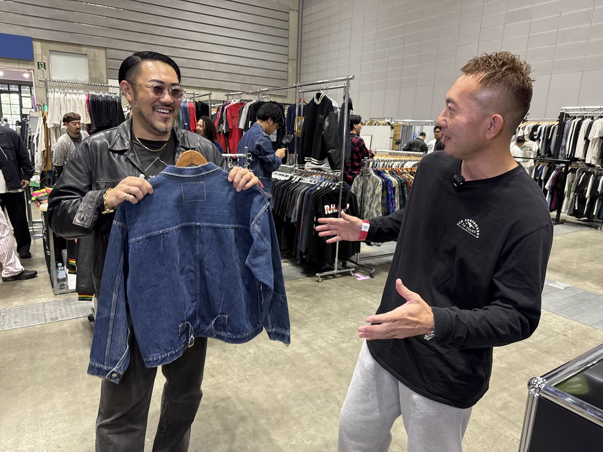 nomu_furugi's tweet image. 今夜の #古着で呑む ではと　歴史的なお宝古着の撮影に成功しています🔥#VCM オープンの30分前。新潟の名店 #mashroom  さんのブースで出会ったのが…ヤバすぎの逸品。マスター十倍先生も震えます。今夜放送！#なんでも鑑定団 級です💰 #古着 #リーバイス