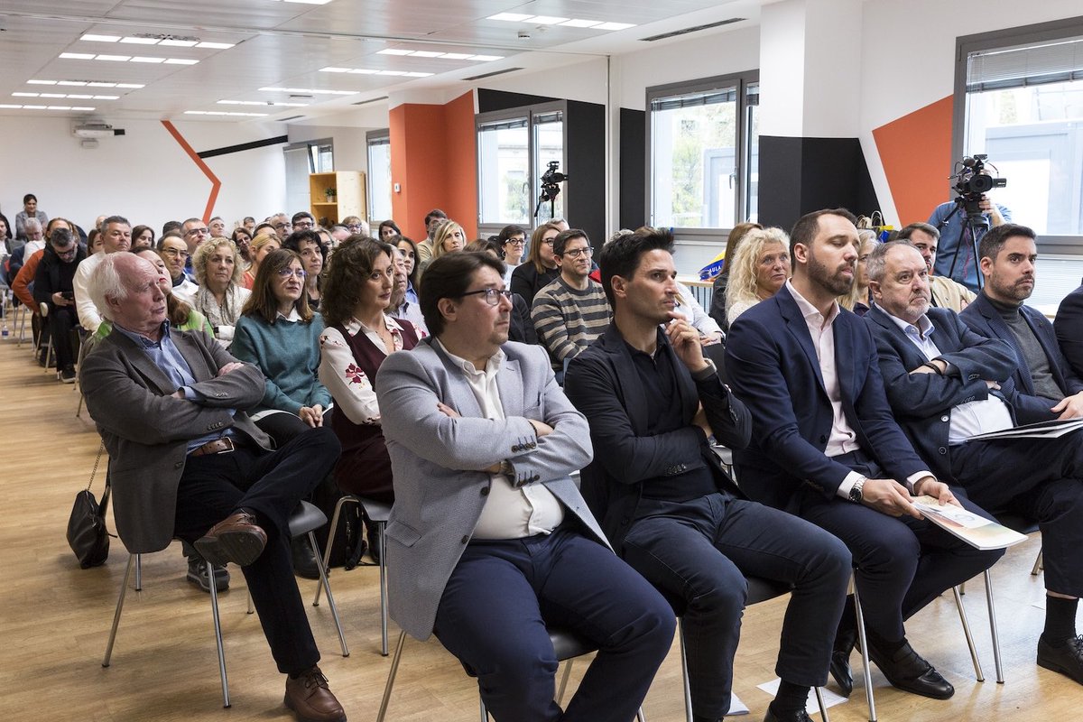 Ayer presentamos el Proyecto FES en Barcelona junto a FECACEN. Más de 70 centros conocieron nuestras herramientas para prevenir adicciones comportamentales y promover la salud digital en las aulas.

juegosostenible.es/2025/11/13/el-…