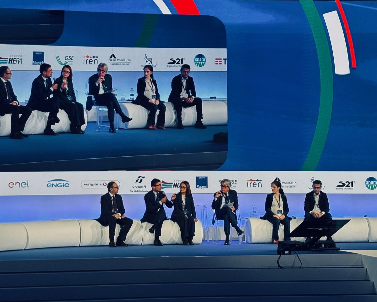 conai's tweet image. Economia circolare, sviluppo locale e collaborazione tra territori: un binomio che fa la differenza.

Nel corso del panel “Sostenibilità: denominatore locale” alla 42ª Assemblea Annuale @comuni_anci, il nostro vicedirettore generale Fabio Costarella ha evidenziato come l’economia…