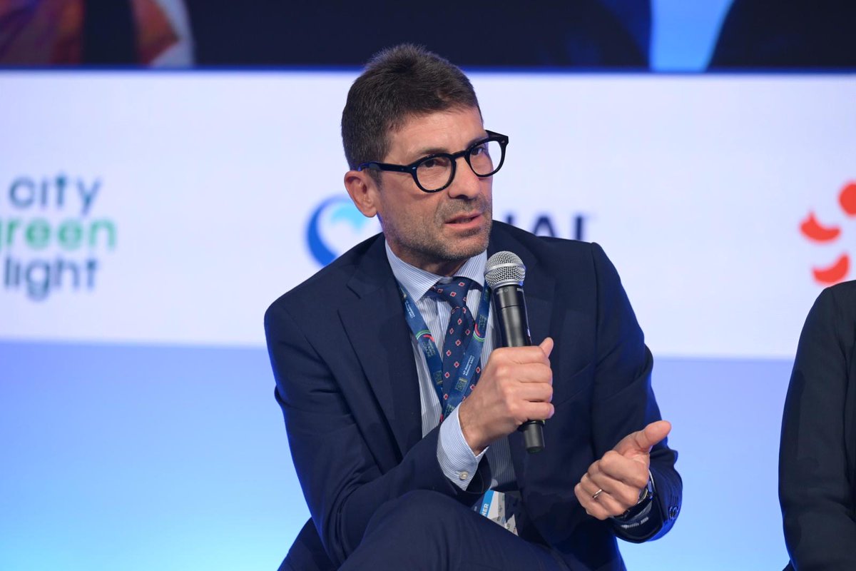 conai's tweet image. Economia circolare, sviluppo locale e collaborazione tra territori: un binomio che fa la differenza.

Nel corso del panel “Sostenibilità: denominatore locale” alla 42ª Assemblea Annuale @comuni_anci, il nostro vicedirettore generale Fabio Costarella ha evidenziato come l’economia…