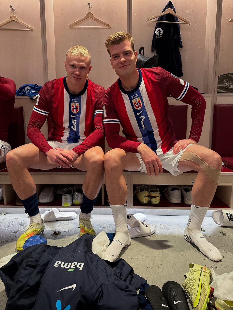 Tremendo toronjo es Sorloth para que hasta Haaland se vea chiquito a su lado. Y ni aún así es capaz de llevarse un balón. Qué drama.