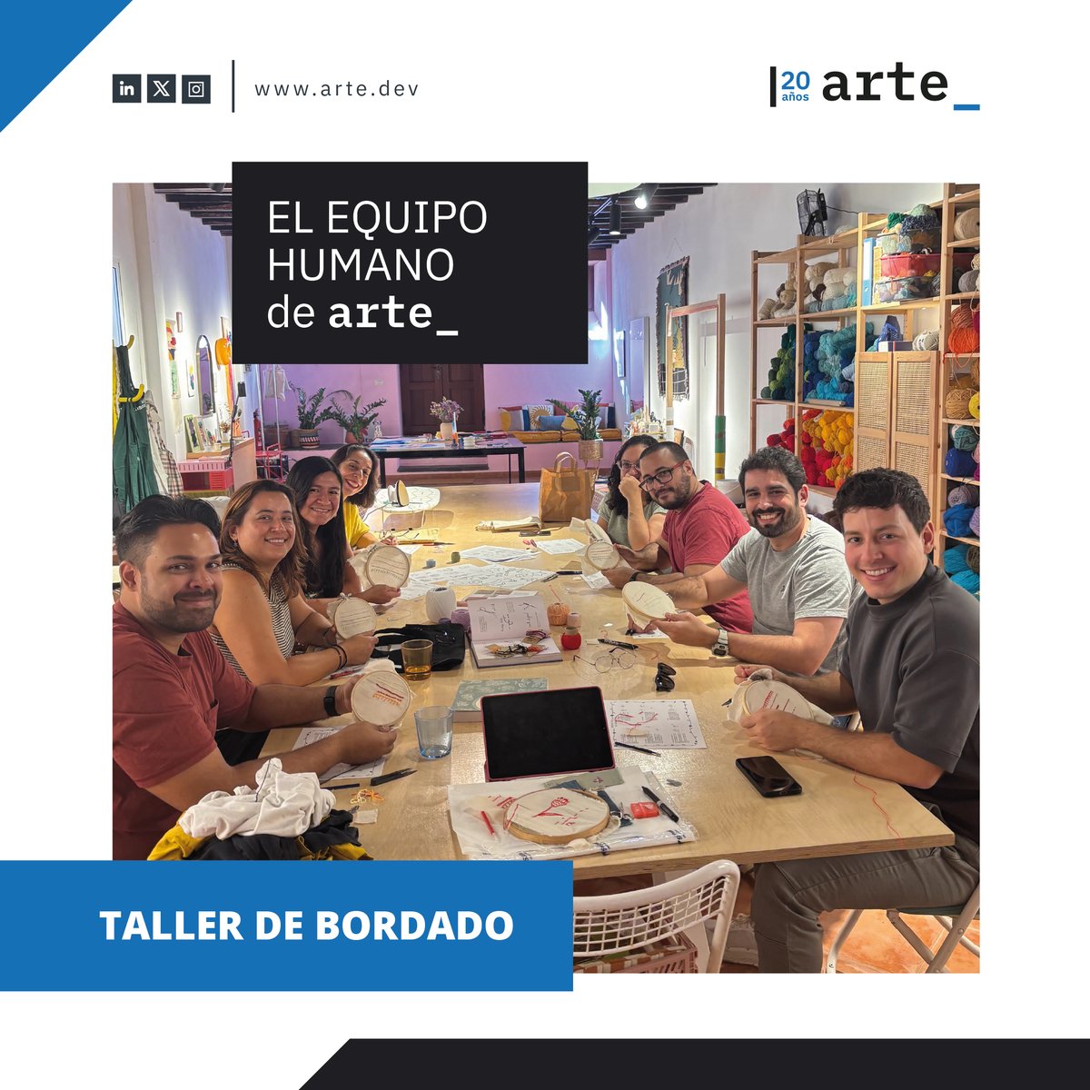 Hace unos días nuestro equipo cambió las pantallas por las agujas 🪡✨
Disfrutamos de un inspirador taller de bordado en <a href="/weare/">Melanie Oribiana</a>.gea, donde creatividad, paciencia y buen humor fueron los protagonistas 💙

#TeamArte #TrabajoEnEquipo #Creatividad #Bordado #BienestarLaboral