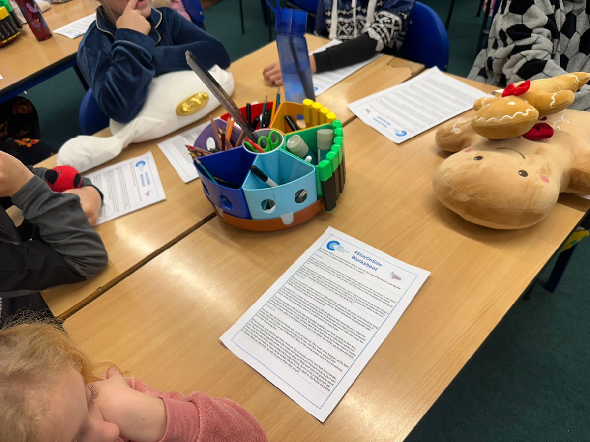 CefnCouncil's tweet image. 🔥 Week 4 at @YsgolMinyDdol!

Years 4–6 took part in our #StayOnSide session with Community Development Officer @AndrewRuscoe .

👣 Learned the impacts of ASB

⚖️ Discovered you can be convicted from age 10

📝 Explored what a DBS check is 

Funded by @TNLComFundWales