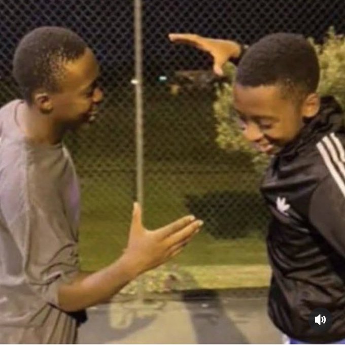 LeRK22's tweet photo. @ActuFoot_ @IliesPeeters Mbappe et Deschamps avant de quitter le rassemblement. https://t.co/1DcyzkVv1v