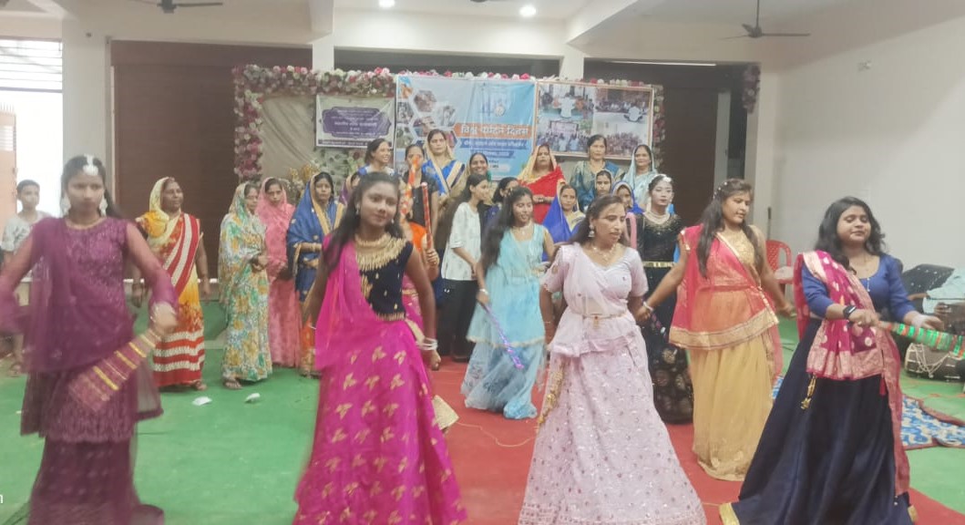 VisitBhitargaon's tweet photo. विश्व पर्यटन दिवस के अवसर पर गरबा के आयोजन ने पूरे उत्सव में चार चाँद लगा दिया।
#WorldTourismDay #TourismVillageBhitargaon #KanpurNagar #RuralTourism #VillageExperience #CulturalHeritage #SustainableTourism #IncredibleIndia #AtithiDevoBhava #UPTourism #Ruralcraft #IncredibleUP https://t.co/XFTRD7LD3M