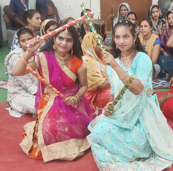VisitBhitargaon's tweet photo. विश्व पर्यटन दिवस के अवसर पर गरबा के आयोजन ने पूरे उत्सव में चार चाँद लगा दिया।
#WorldTourismDay #TourismVillageBhitargaon #KanpurNagar #RuralTourism #VillageExperience #CulturalHeritage #SustainableTourism #IncredibleIndia #AtithiDevoBhava #UPTourism #Ruralcraft #IncredibleUP https://t.co/XFTRD7LD3M