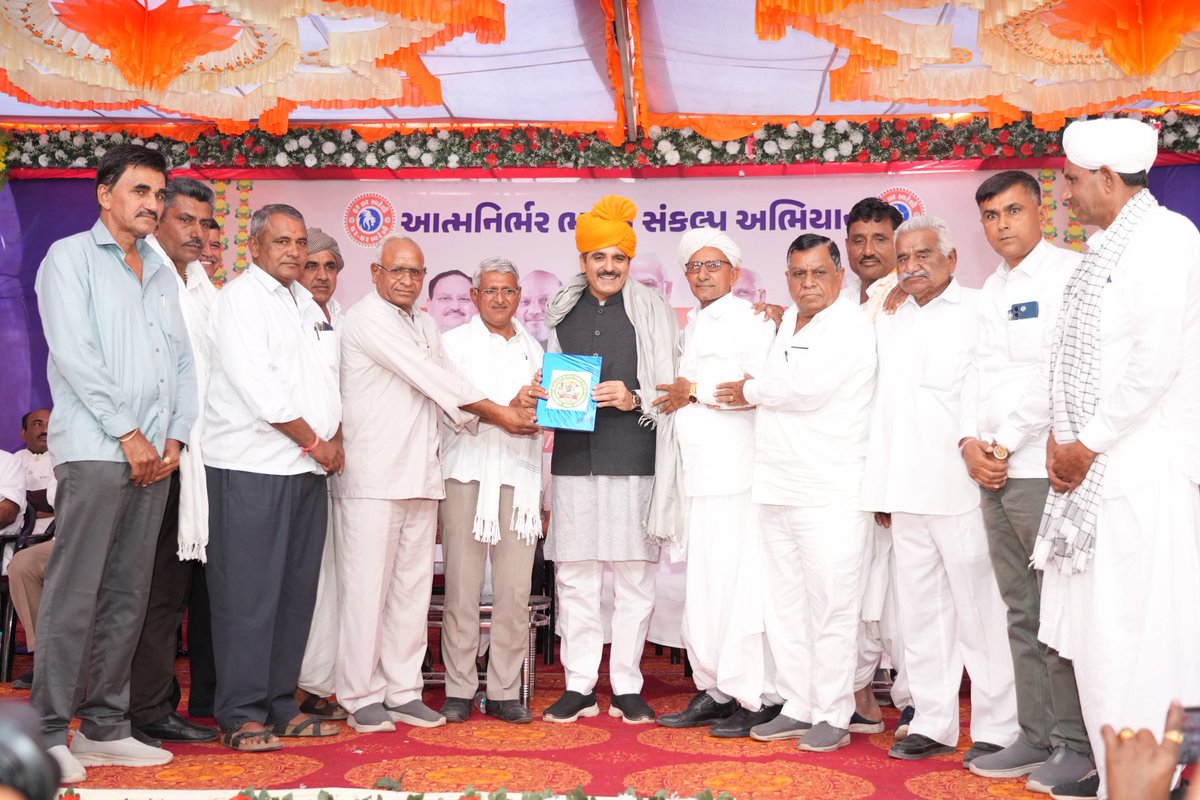 ChaudhryShankar's tweet photo. Attended the Sahkar Sammelan in Tharad, reaffirming the spirit of ‘Sahkar se Samriddhi’. https://t.co/OtXN5pdDfE
