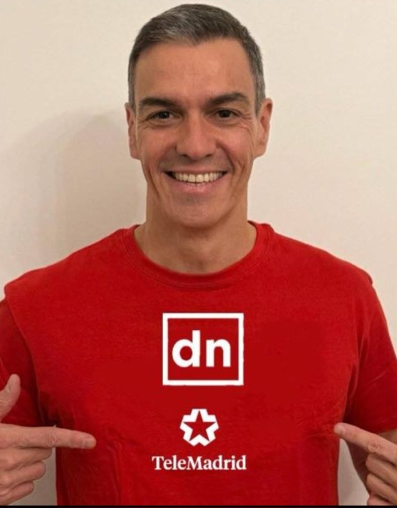AntonioRNaranjo's tweet image. Por lo que sea, mi estimado @sanchezcastejon no ha respondido aún a mi invitación a una entrevista en mi @analisisDN en @telemadrid. ¡Si tenemos camiseta y todo para él! Venga, presidente, que no se diga que solo quiere hablar de Rosalía, con la de temas que hay para una charla.