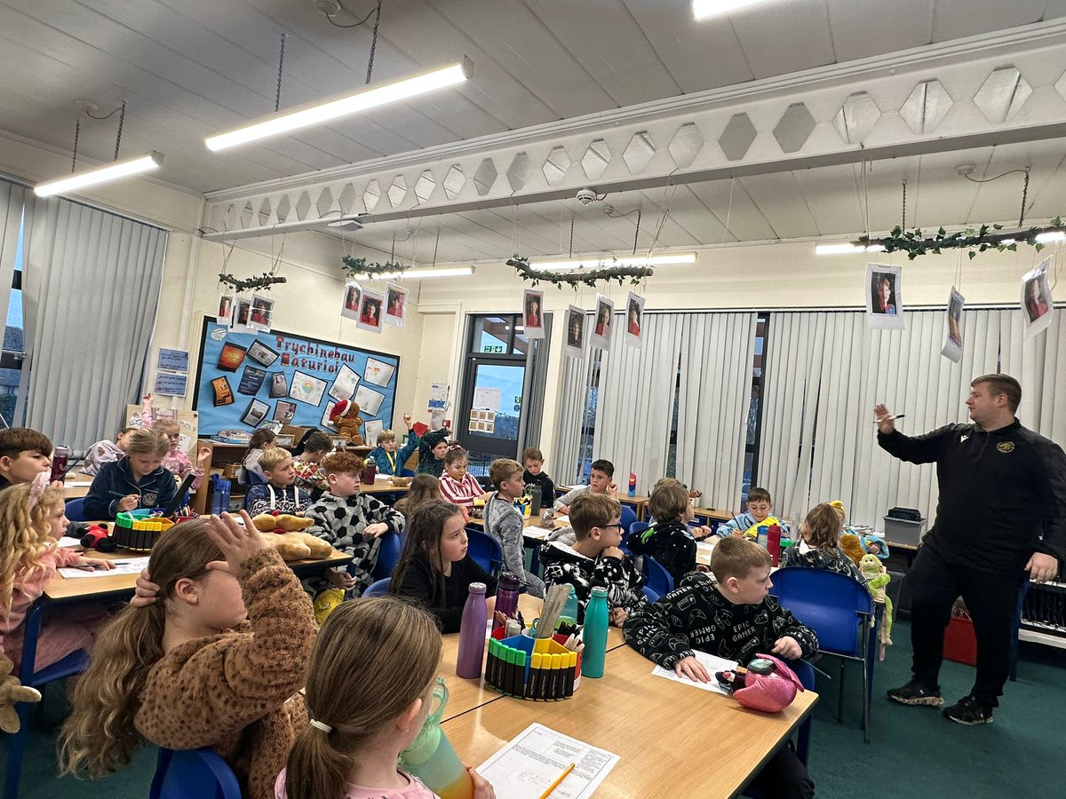 AndrewRuscoe's tweet image. Week 4 of the #StayOnSide project at @YsgolMinyDdol completed. They were brilliant today 👊