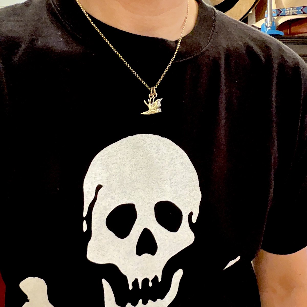 firstorderjewel's tweet photo. made in dirty

18K yellow GOLD Swallow  pendant

ゴールドカスタム

https://t.co/IwPmiBRrw9

Silver925
https://t.co/4tEkZgruqD

Brass
https://t.co/OZIJ0aKlQb

R&R 13

Rock Culture Jewelry

Always keep 13 and rock ‘n’ roll in your heart

#FirstOrderJewelry #madeindirty
#ring #rock #skull #fashion #rings #ファーストオーダージュエリー #silverjewelry #japaneseculture #rocknroll 
#rocknrollmusic  #rockabilly #rockmusic #music #rockstyle #fhole #guitar  #馬蹄 #18kgold #luxuryjewelry #gold #goldjewelry #大人ジュエリー　#luxury #swallow #swallowtail #swallowtattoo #燕 #pendant 

First Order Jewelry 

 22-6 https://t.co/PBqvF9CSDB
0364160113

【online shop】
https://t.co/irXJrw66E7