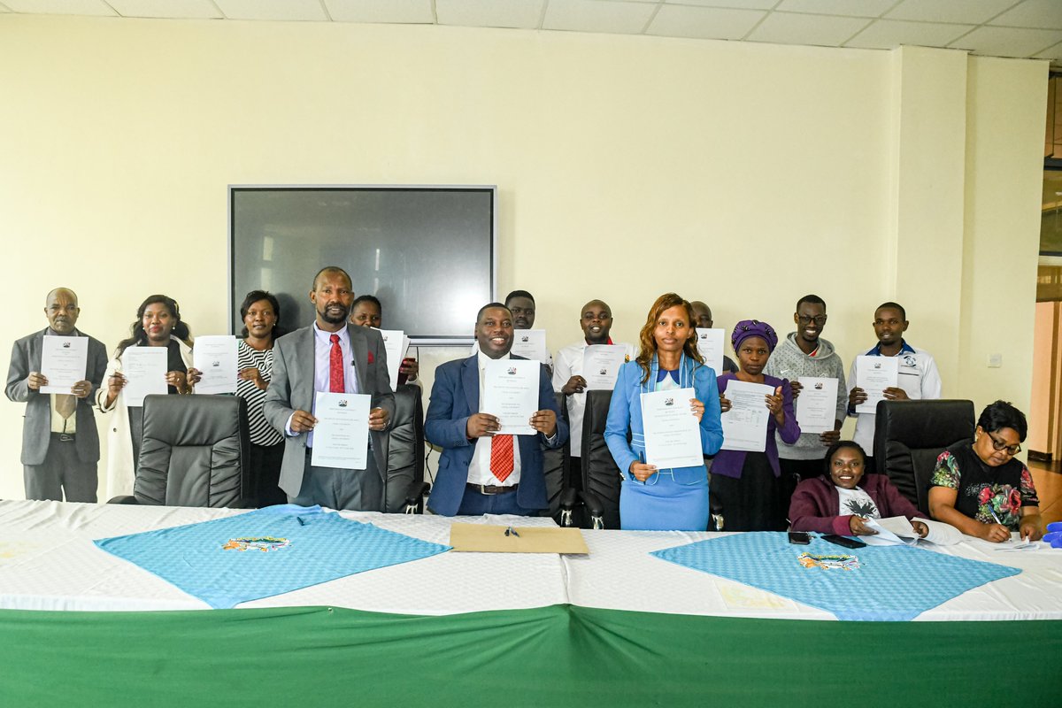 chuka__uni's tweet image. Deans and Directors in the Academic Division sign the 2025/2026 Performance Contact. #knowledgeiswealth #chukauniversity chuka.ac.ke
