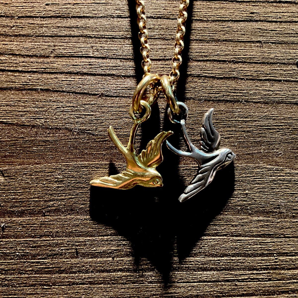 firstorderjewel's tweet photo. made in dirty

18K yellow GOLD Swallow  pendant

ゴールドカスタム

https://t.co/IwPmiBRZlH

Silver925
https://t.co/4tEkZgs2gb

Brass
https://t.co/OZIJ0aKTFJ

R&R 13

Rock Culture Jewelry

Always keep 13 and rock ‘n’ roll in your heart

#FirstOrderJewelry #madeindirty
#ring #rock #skull #fashion #rings #ファーストオーダージュエリー #silverjewelry #japaneseculture #rocknroll 
#rocknrollmusic  #rockabilly #rockmusic #music #rockstyle #fhole #guitar  #馬蹄 #18kgold #luxuryjewelry #gold #goldjewelry #大人ジュエリー　#luxury #swallow #swallowtail #swallowtattoo #燕 #pendant 

First Order Jewelry 

 22-6 https://t.co/PBqvF9Dqt9
0364160113

【online shop】
https://t.co/irXJrw6EtF