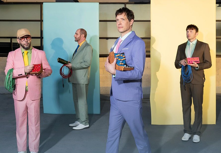 byebyebabyokgo's tweet image. They love holding objects