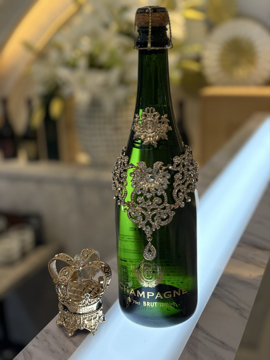 FILLICO CHAMPAGNE ロワイヤル ピンクゴールド限定モデル入荷しました！
是非こちらのシャンパンと共に、キャストとの特別な時間をお過ごしください♪

#clubjenna #ロイヤルプラザ #帯広市 #スナック #クラブ #ガールズバー #キャバクラ #求人募集中 #アルバイト募集中 #高収入 #日払い可 #送迎あり