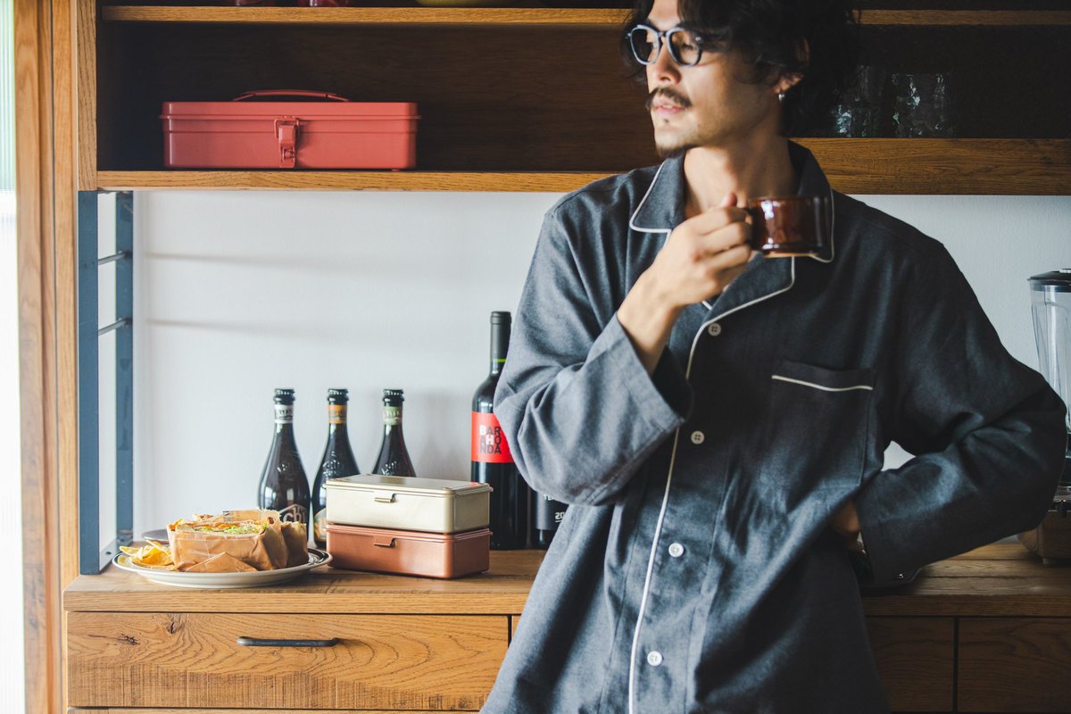 工具箱は、ただの箱ではありません。
強さを持ったまま、静かに暮らしに溶け込む——
その佇まいこそ、東洋スチールが大切にしてきたものです。

どんな場所にも、どんな人の日常にも。
「工業製品が生活の一部になる」その未来を、これからも。

#東洋スチール #TOYOSTEEL