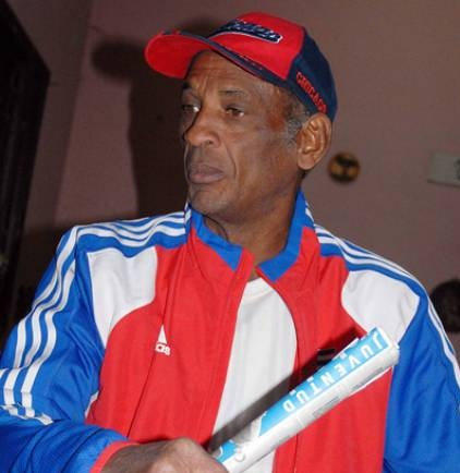 De luto el #DeporteCubano: ha fallecido Armando Capiró Laferté, figura icónica de nuestro beisbol.
Su cadáver está tendido en la funeraria de Santiago de las Vegas y el entierro será hoy a las 10:30 a.m. en la necrópolis de Colón.
Nuestras condolencias para familiares y amigos.