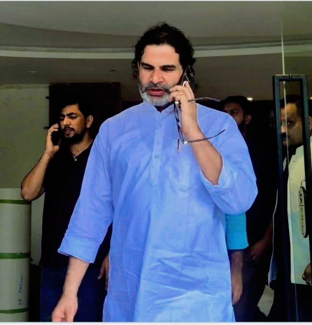 deepakkr_thakur's tweet photo. जनादेश स्वीकार्य है — जनता ने फर्श पर रखा है, यही जनता एक दिन अर्श पर भी पहुँचायेगी…हरेक परिस्थिति में अपने नेता @PrashantKishor के साथ हैं!✨
चुनावी परिणाम बता रहा है की 
बिहार अब तक क्यों 'बिहार' है 
पलायन रोजी रोजगार मुद्दा नहीं है
मुद्दा है फ्री राशन मुद्दा है ₹10 हजार!! https://t.co/4ZVmdEbEn2