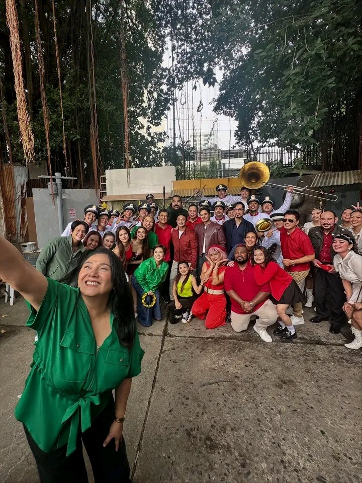 FPJ’s Batang Quiapo Family sa #ABSCBNChristmasID2025 
#LoveJoyHope  
#CrizaTaa