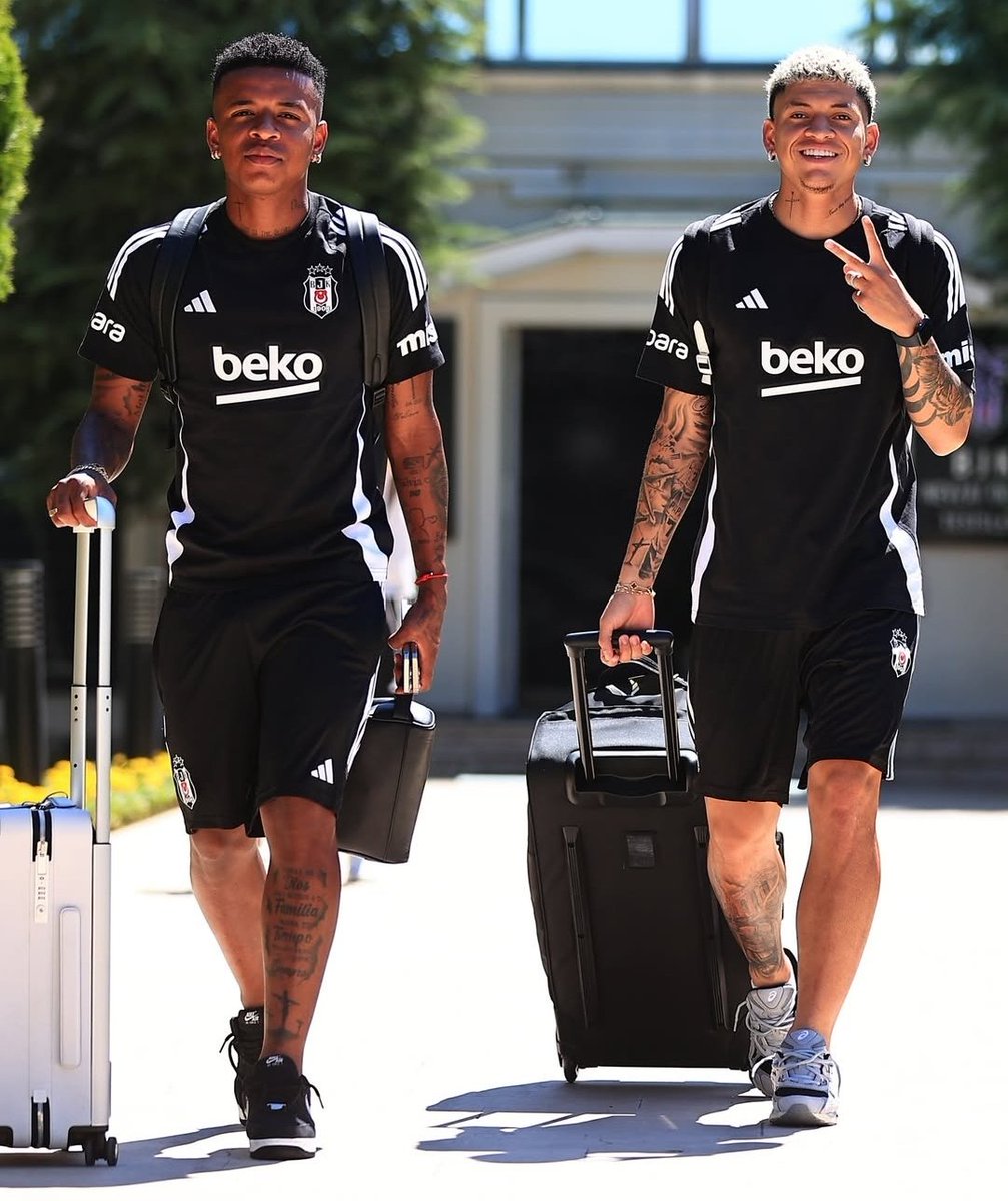 Kimse Beşiktaştan büyük değil
Gedson gitisin
Kimse Beşiktaştan büyük değil 
Rafa Silva gitsin 

Yerine gelenler!!!