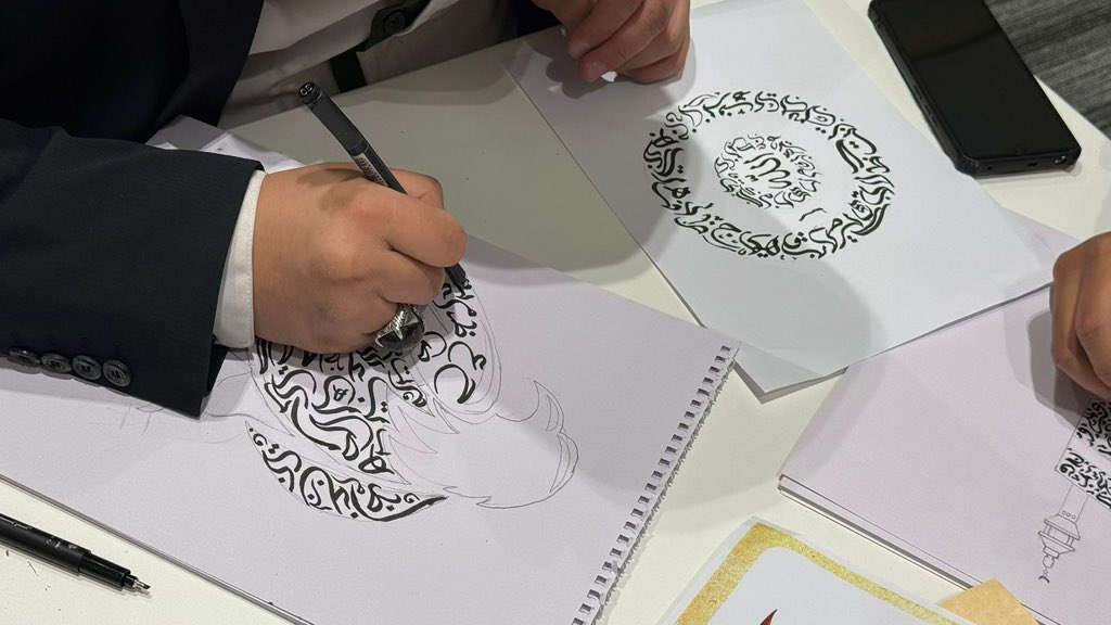 #أعضاء_القسم |

تحت مظلة مجمع الملك سلمان العالمي للغة العربية قدمت د. منال العمري دورة تدريبية متخصصة بعنوان:
"جماليات الحرف العربي"
ضمن سلسلة دورات الفنون ذات الصلة باللغة العربية.