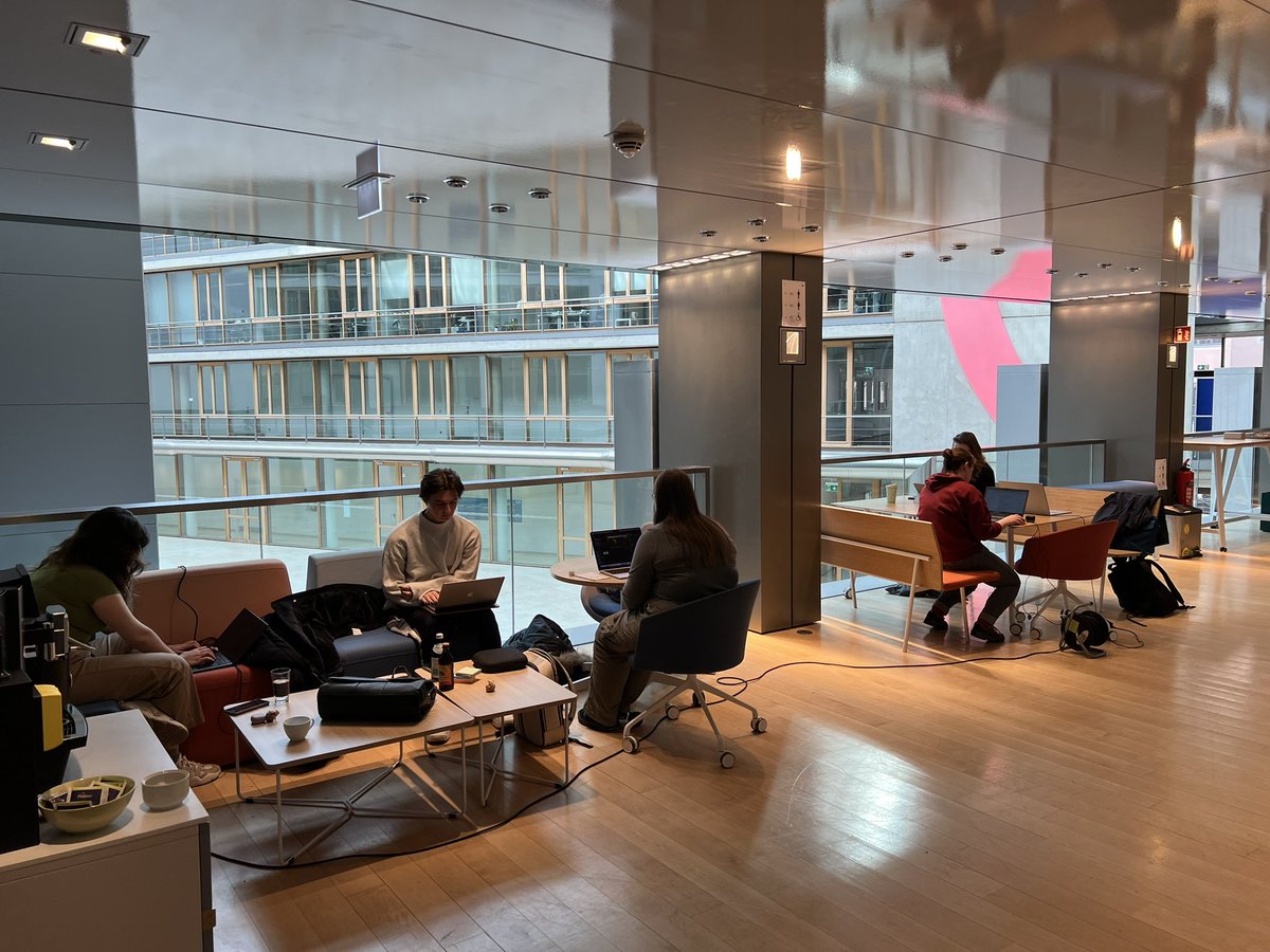 Tag 2 des XR Hackathons im TUM Think Tank. Die Ohm ist mit Studierenden von Media Engineering und Technikjournalismus/Technik-PR dabei